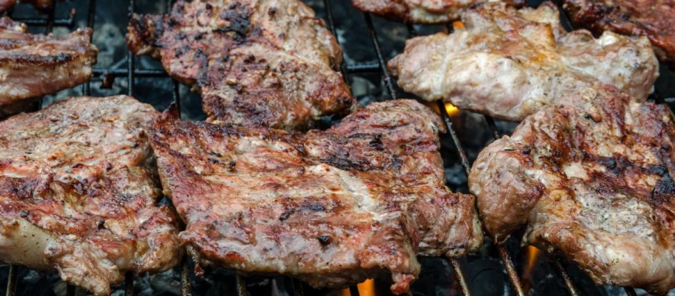 Τα έθιμα της Τσικνοπέμπτης σε διάφορα μέρη της Ελλάδας - Πως ξεκίνησε και γιατί ονομάστηκε έτσι;